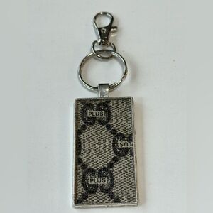 GUCCI PLUS 🆙cycled Stylish Silver Keychain with authentic vintage material new!